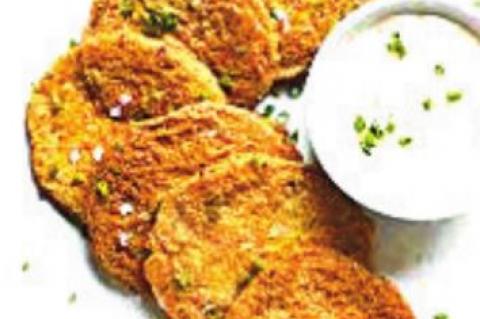 Fried Green Tomatoes with Creamy Horseradish Sauce