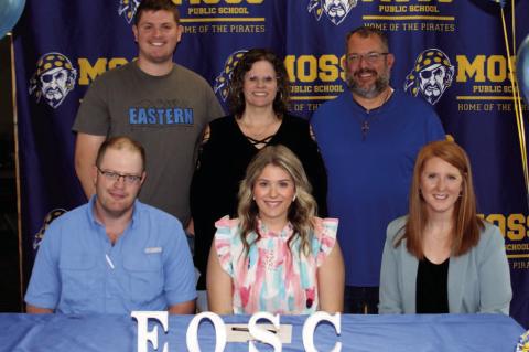 CAITLYNN ROSENOW, SIGNS WITH EOSC SOILS JUDGING TEAM