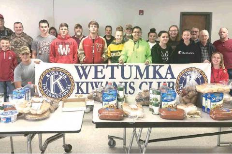 Wetumka Kiwanis Club Delivers Thanksgiving Baskets
