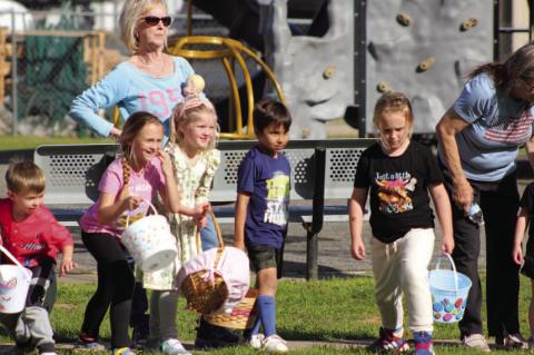 Calvin Alumni Hosts Easter Egg Hunt