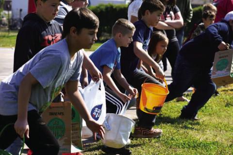 Town of Dustin Hosts Easter Egg Hunt