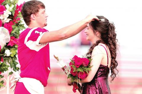 Allison Bray & Alex Freeman named Wetumka Homecoming Queen, King