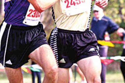 High School Runner Collapses on Final 75 Meters—Then Competitor Lifts Him to Cross Finish Line Together