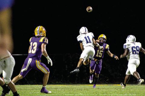 Drake with a dart complete to Bryant Sites. Sites had 93 receiving