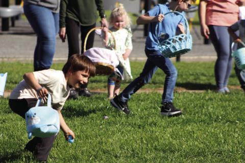 Calvin Alumni Hosts Easter Egg Hunt