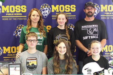 Moss Student Athletes Sign with Colleges